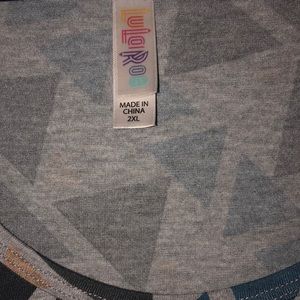 LuLaRoe Tops - Lularoe 2XL Perfect Tee LuLaRoe Tops - Lularoe 2XL Perfect Tee